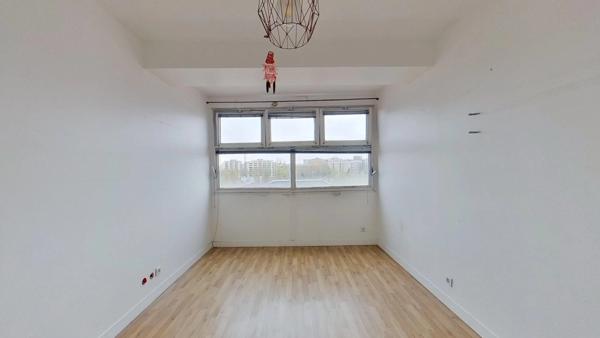 Locaux de bureaux 239 m² au sol (235,94 m² Carrez)