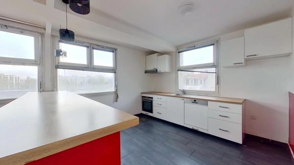 Locaux de bureaux 239 m² au sol (235,94 m² Carrez)