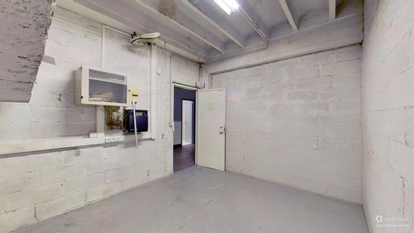 Locaux de bureaux 239 m² au sol (235,94 m² Carrez)