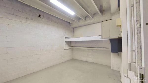 Locaux de bureaux 239 m² au sol (235,94 m² Carrez)