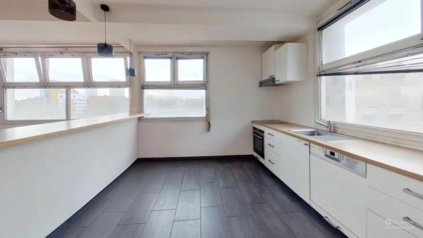 Locaux de bureaux 239 m² au sol (235,94 m² Carrez)