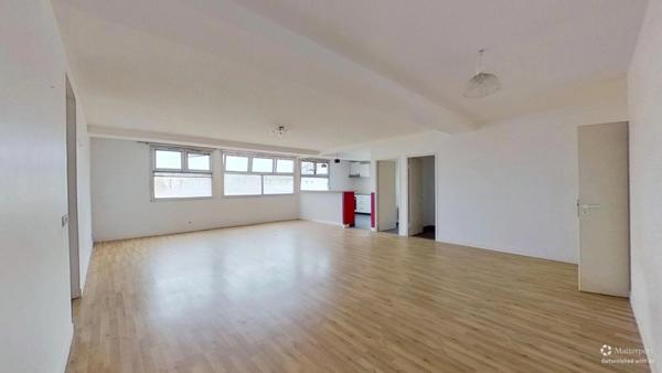 Locaux de bureaux 239 m² au sol (235,94 m² Carrez)