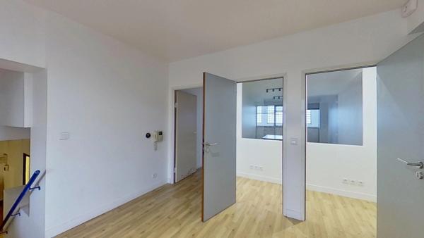 Locaux de bureaux 239 m² au sol (235,94 m² Carrez)