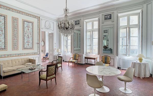 Appartement à vendre    7 pièces • 267,79 m2 Avignon