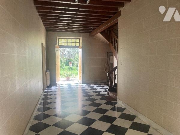 Maison de maitre  avec dépendance et jardin de Curé en face.