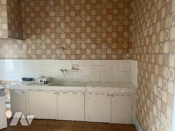 Maison de maitre  avec dépendance et jardin de Curé en face.