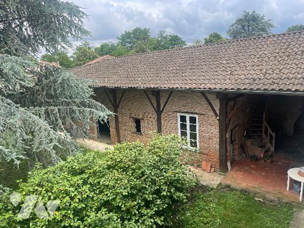 Maison de maitre  avec dépendance et jardin de Curé en face.