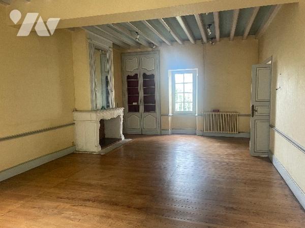 Maison de maitre  avec dépendance et jardin de Curé en face.