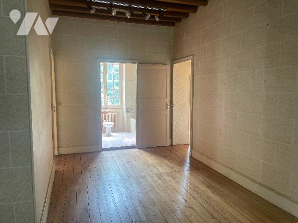 Maison de maitre  avec dépendance et jardin de Curé en face.