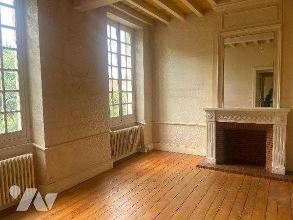 Maison de maitre  avec dépendance et jardin de Curé en face.