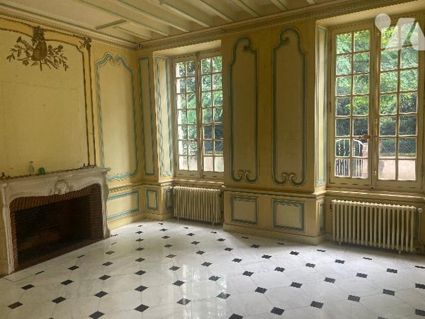 Maison de maitre  avec dépendance et jardin de Curé en face.