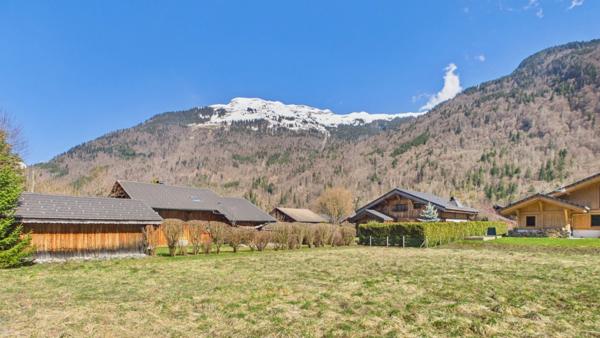 Haute Savoie (74), à vendre SAMOENS terrain avec PC purgé - Terrain de 705 m²