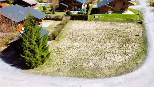 Haute Savoie (74), à vendre SAMOENS terrain avec PC purgé - Terrain de 705 m²