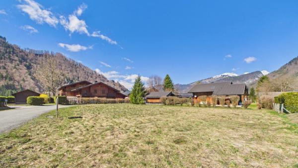 Haute Savoie (74), à vendre SAMOENS terrain avec PC purgé - Terrain de 705 m²