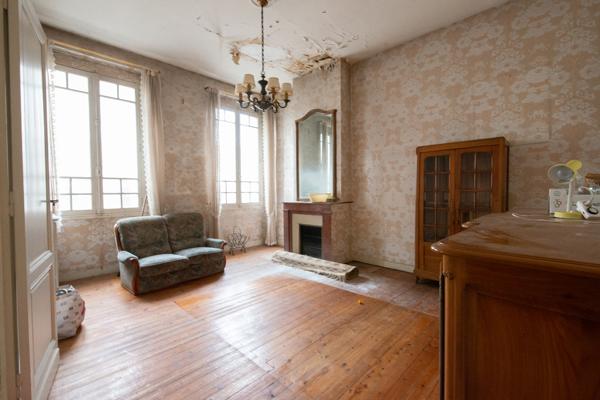 SOUS COMPROMIS -ARCHITECTURE À REVALORISER- 1900- Maison de ville avec garage et terrasse - Bordeaux