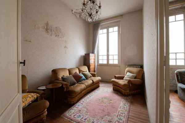 SOUS COMPROMIS -ARCHITECTURE À REVALORISER- 1900- Maison de ville avec garage et terrasse - Bordeaux