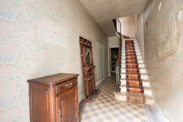 SOUS COMPROMIS -ARCHITECTURE À REVALORISER- 1900- Maison de ville avec garage et terrasse - Bordeaux
