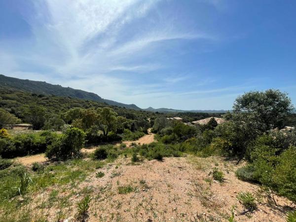 Terrain à vendre    Figari