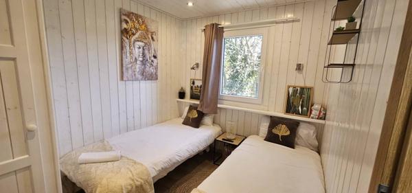 Terrain constructible 1 200m2 avec 2 gîtes