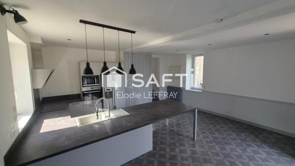 Ravissante maison en pierre avec beaux volumes et grand terrain clos
