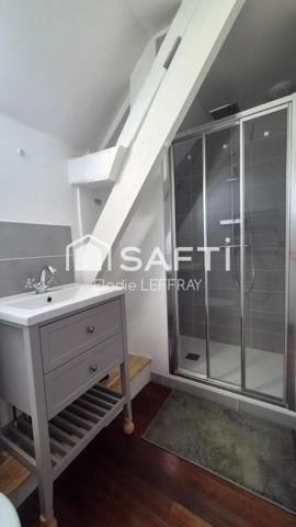 Ravissante maison en pierre avec beaux volumes et grand terrain clos
