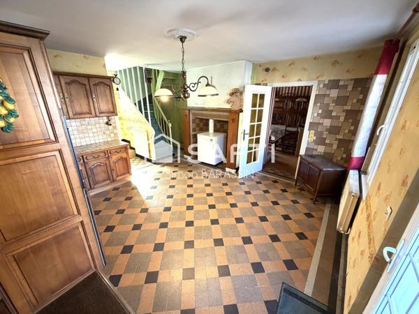 Maison de bourg avec beau potentiel, proche Lisieux