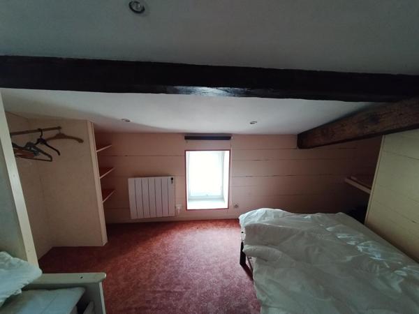 Découvrez ce gîte de caractère avec piscine hors sol et grand terrain