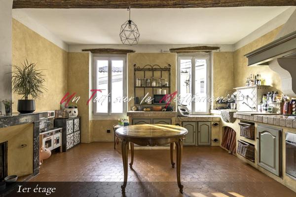 SOUS OFFRE ---- Maison de village avec jardinet-terrasse et garage à Puget Ville, 3 chambres, 147 m2 aménagés dont 130m2 habitables