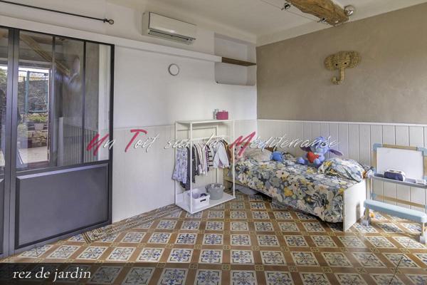 SOUS OFFRE ---- Maison de village avec jardinet-terrasse et garage à Puget Ville, 3 chambres, 147 m2 aménagés dont 130m2 habitables