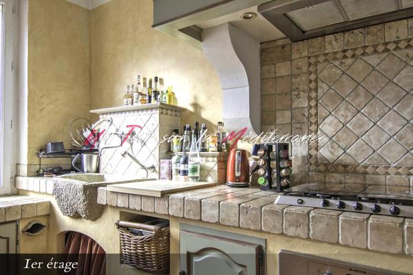 SOUS OFFRE ---- Maison de village avec jardinet-terrasse et garage à Puget Ville, 3 chambres, 147 m2 aménagés dont 130m2 habitables