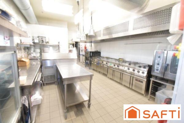 Fonds de bar, brasserie et sa belle terrasse ensoleillée dans un emplacement privilégié à fort passage.