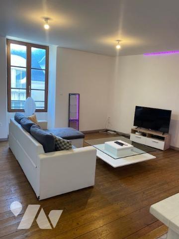 CANDÉ CENTRE  - APPARTEMENT T3 RÉNOVÉ LOUÉ  + LOCAL COMMERCIAL 