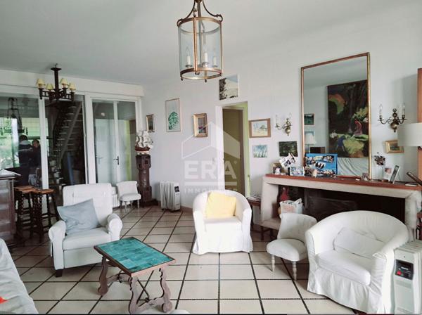 Une adresse d'exception, un panorama unique, un projet à façonner selon vos aspirations : une opportunité rare sur le front de mer d'Arcachon.