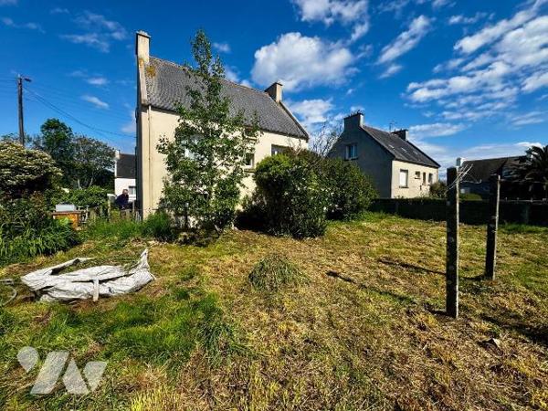 A Lannilis,  Maison traditionnelle  édifiée sur sous-sol complet de 1974, pour 84m2 habitables ...