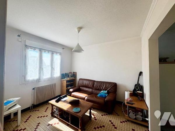 A Lannilis,  Maison traditionnelle  édifiée sur sous-sol complet de 1974, pour 84m2 habitables ...