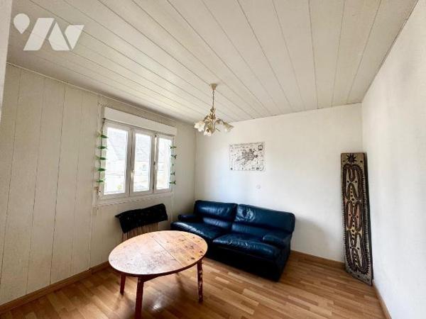 A Lannilis,  Maison traditionnelle  édifiée sur sous-sol complet de 1974, pour 84m2 habitables ...