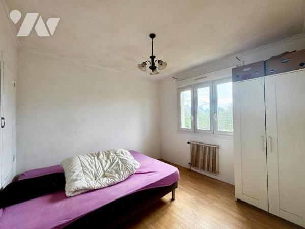 A Lannilis,  Maison traditionnelle  édifiée sur sous-sol complet de 1974, pour 84m2 habitables ...