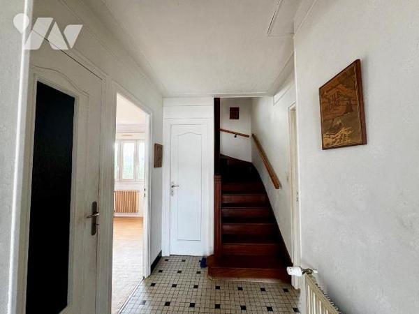 A Lannilis,  Maison traditionnelle  édifiée sur sous-sol complet de 1974, pour 84m2 habitables ...