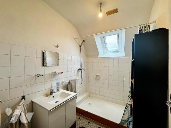 A Lannilis,  Maison traditionnelle  édifiée sur sous-sol complet de 1974, pour 84m2 habitables ...