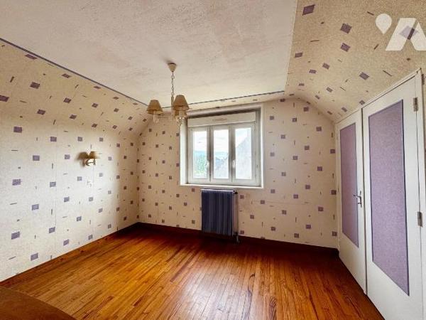 A Lannilis,  Maison traditionnelle  édifiée sur sous-sol complet de 1974, pour 84m2 habitables ...