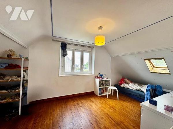 A Lannilis,  Maison traditionnelle  édifiée sur sous-sol complet de 1974, pour 84m2 habitables ...