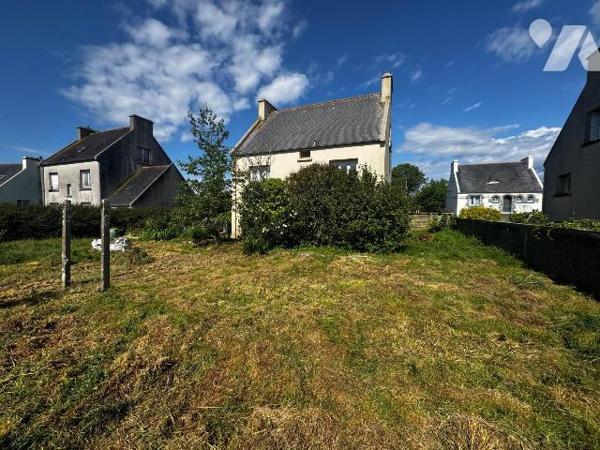 A Lannilis,  Maison traditionnelle  édifiée sur sous-sol complet de 1974, pour 84m2 habitables ...