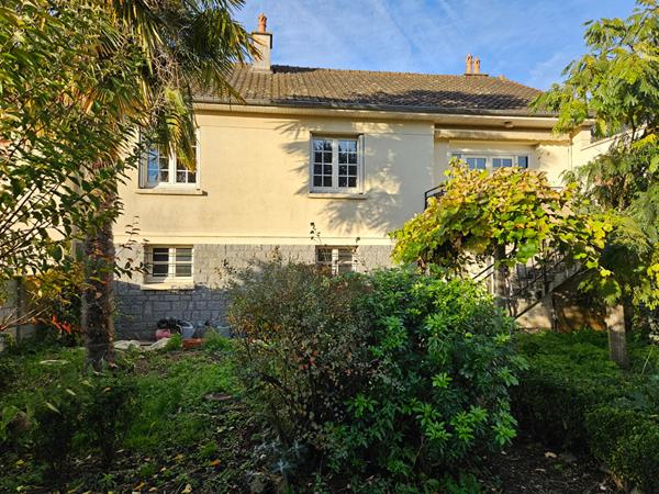 CHARMANT PAVILLON FAMILIAL EN PLEIN CENTRE VILLE- AU CALME DANS UNE IMPASSE