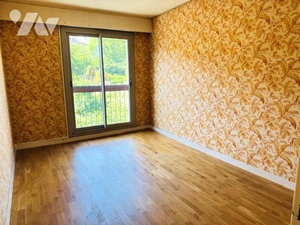 PUTEAUX - PROXIMITE GARE DE PUTEAUX (T2) ET MAIRIE