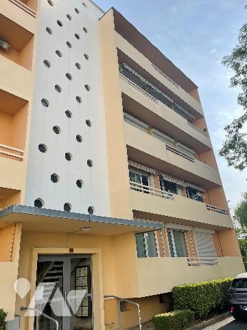 Un appartement de type F 4, 4ème étage, balcon.
Chauffage collectif.
cave.