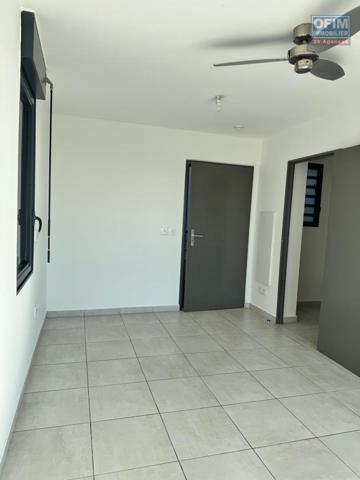 A louer bel appartement récent de type F1 sur la résidence Castel Roc Bois de Nèfles à Sainte Clotilde.