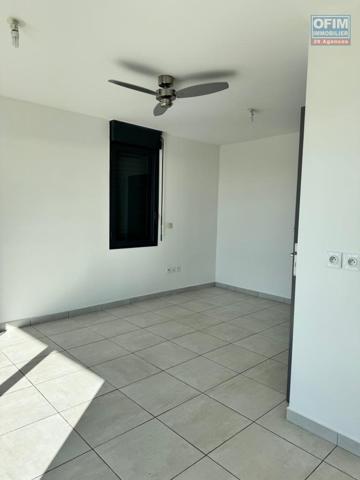 A louer bel appartement récent de type F1 sur la résidence Castel Roc Bois de Nèfles à Sainte Clotilde.