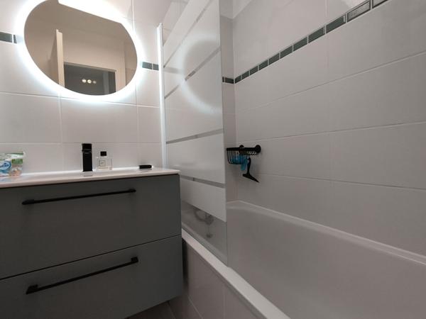 Duplex à ARZON beaux volumes, lumineux et très bon emplacement plage à pied.