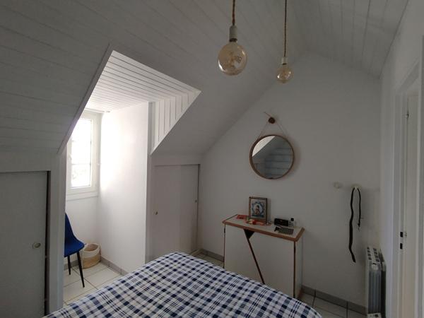 Duplex à ARZON beaux volumes, lumineux et très bon emplacement plage à pied.