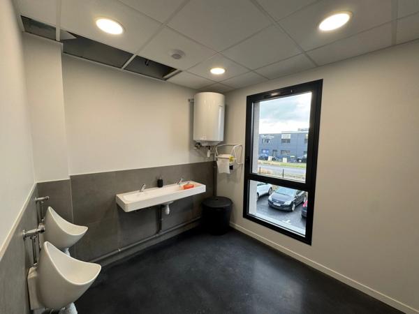 Local/bureau à vendre à l'ouest de Caen proche aeroport